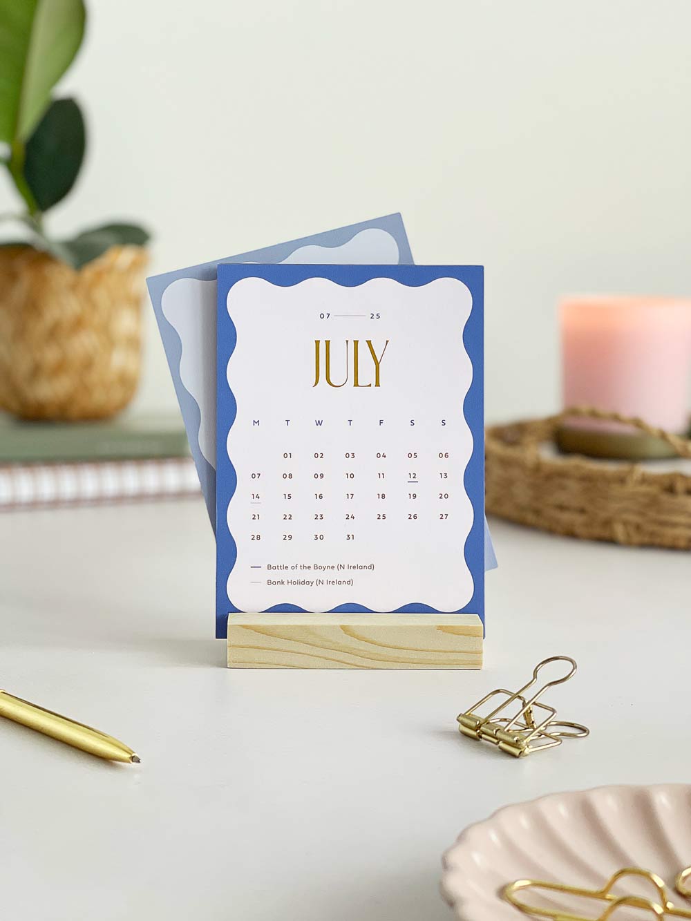 2025 Desktop Calendar with Wood Stand | Wavy Colour Block